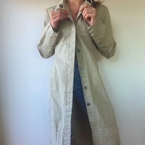 Vintage GAP cream trench coat with pockets + snaps